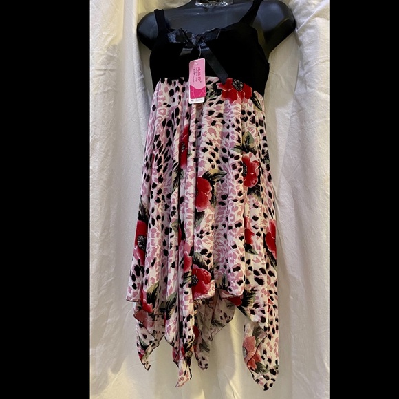 Hong Si Ling Dresses & Skirts - MAKE AN OFFER‼️Asymmetrical Summer Dress Size L